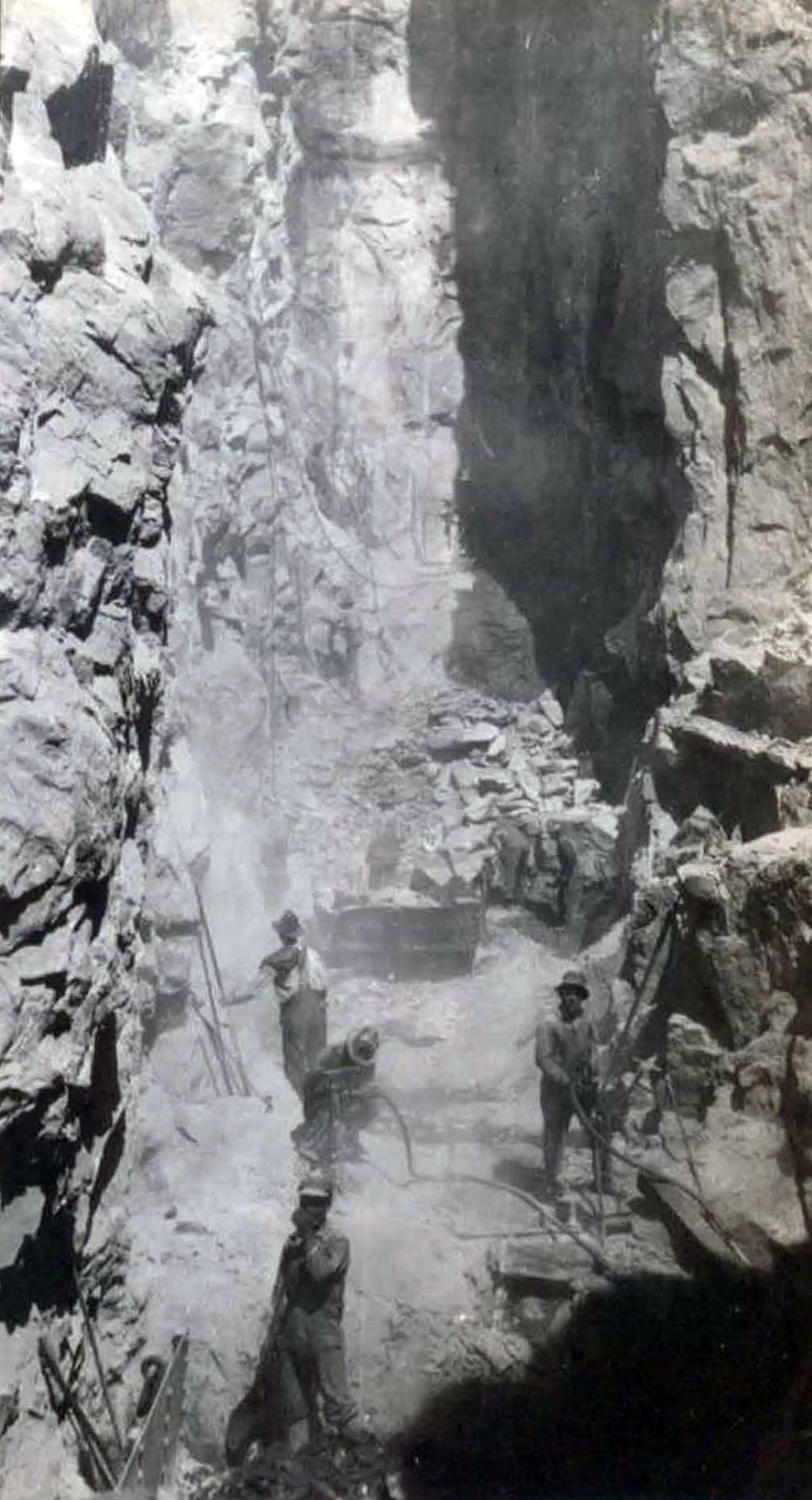 Image of workers in the bottom of a cutoff trench, July 28, 1921. Courtesy of the University of California, Riverside.